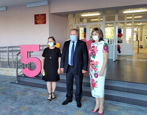 Лариса Тутова приняла участие в открытии Песчанокопской школы №1 имени Г.В. Алисова после капитального ремонта